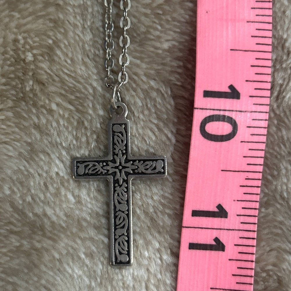 Vintage Silver tone metal Cross Pendant Necklace